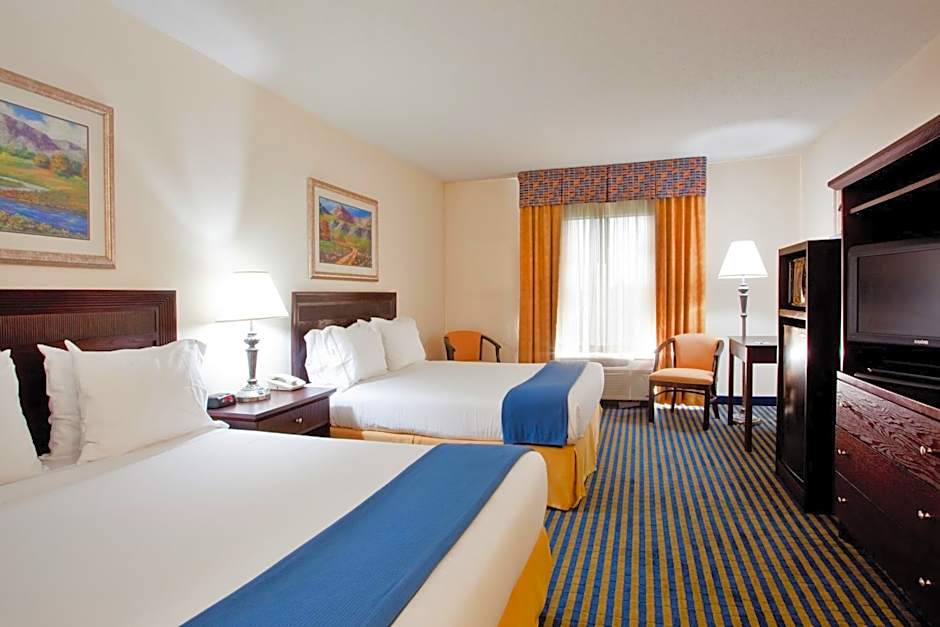 Holiday Inn Express & Suites Chesapeake By IHG
