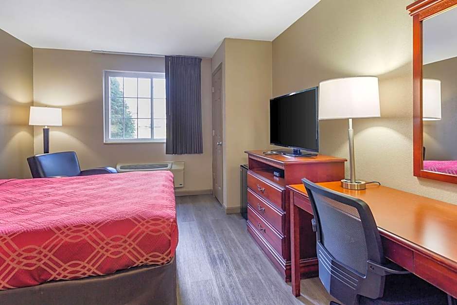 Econo Lodge Inn And Suites