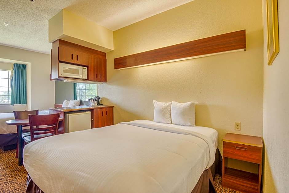 Trident Inn and Suites