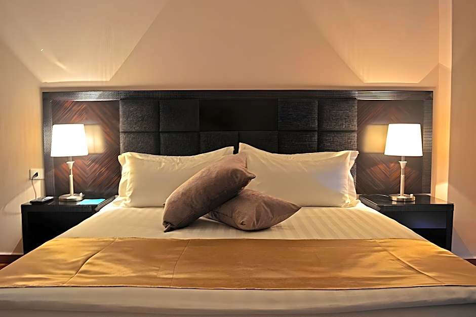 Tilal Almadina Hotel & Suites