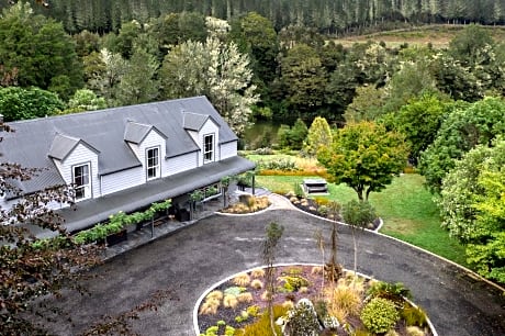 Maruia River Retreat