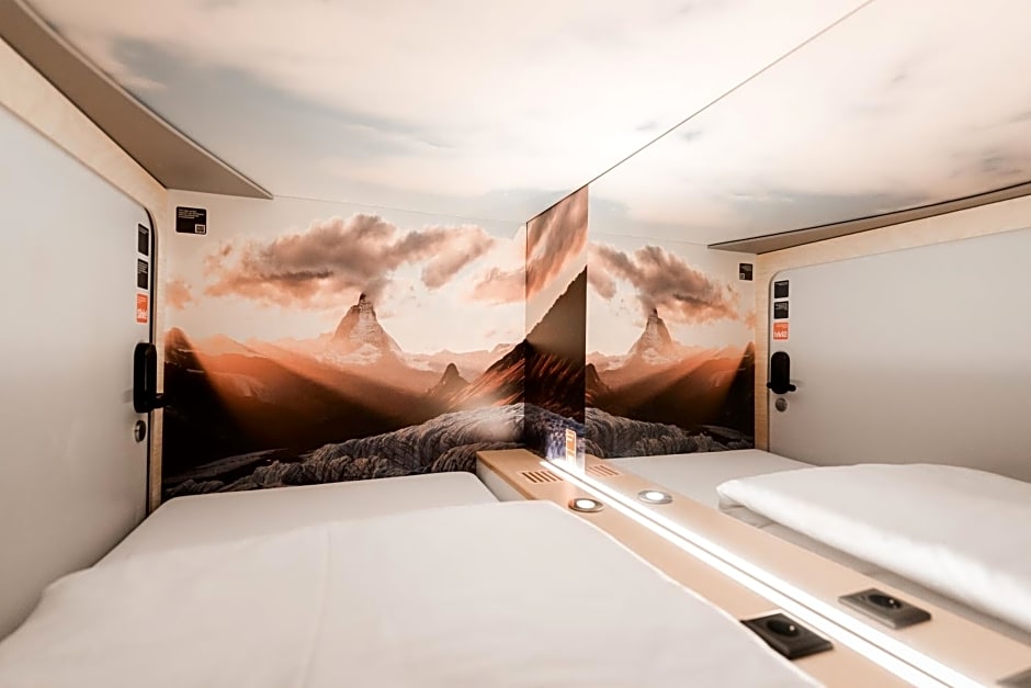 Capsule Hotel - Alpine Garden Zurich Airport