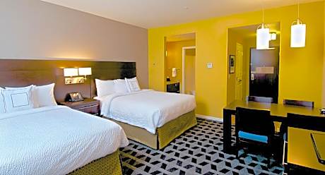 Studio with Two Queen Beds