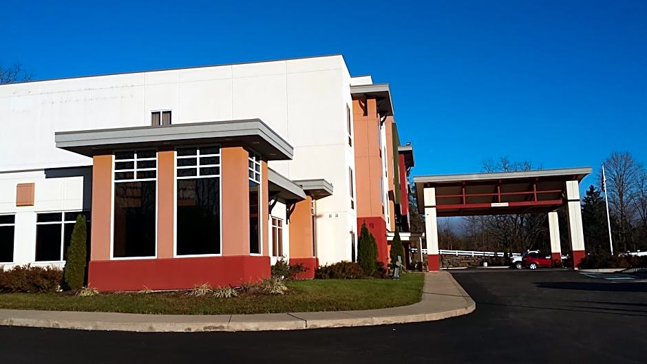 Paradise Inn & Suites