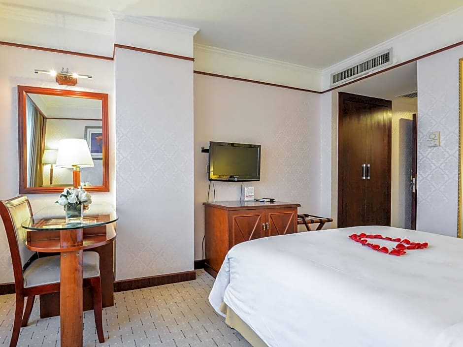 Royalty Hotel