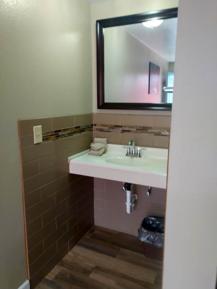 Red Rock Motel and Dam Motel