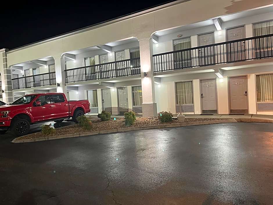 Super 8 by Wyndham Knoxville West/Farragut