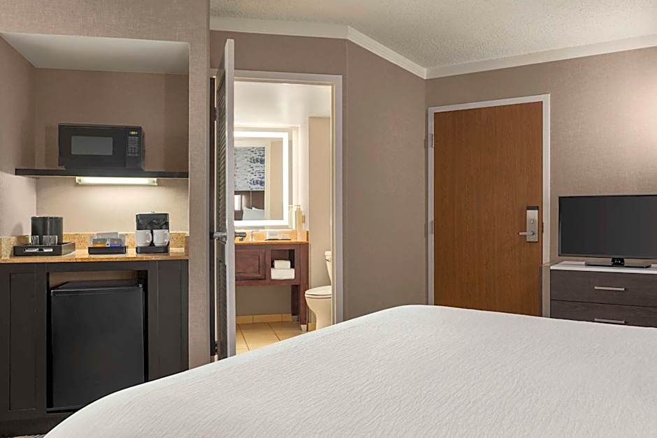 Embassy Suites By Hilton Hotel Kansas City-Overland Park