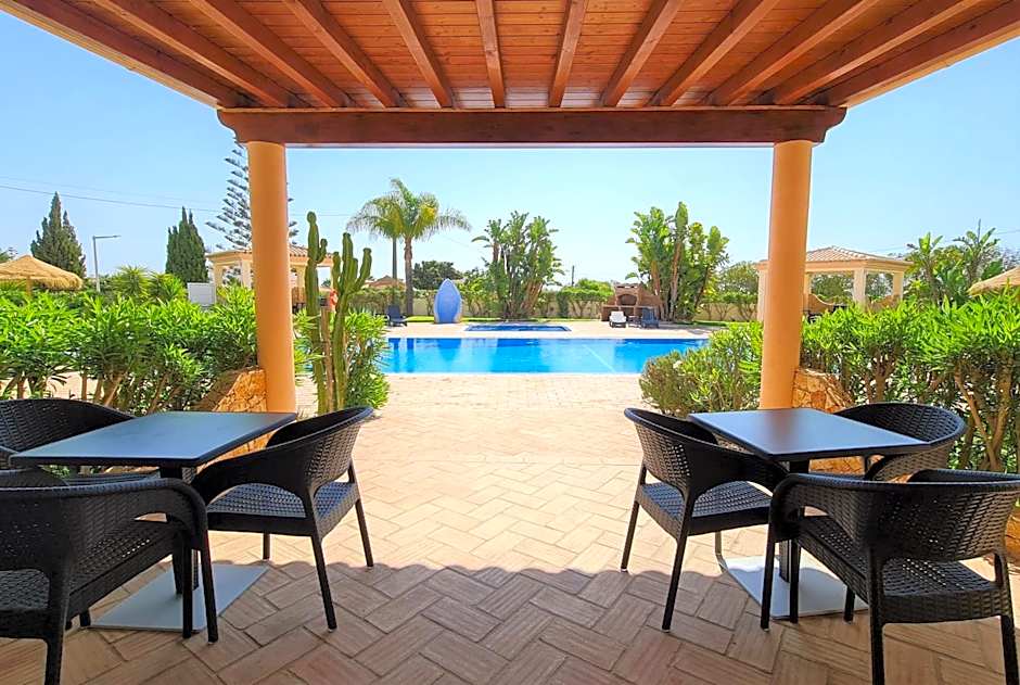 Atalaia Sol Aparthotel - tennis & heated pool in winter