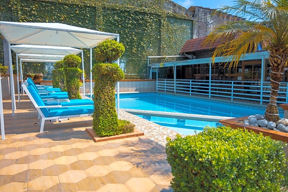 Hotel & Suites Posada Molina