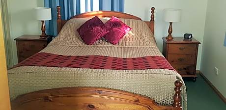 Two-Bedroom Cottage - Lady Esther