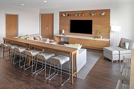 Studio Commons, 4 Bedroom Connecting Suite