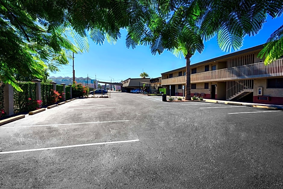 Travelodge Phoenix Downtown – Phoenix, AZ