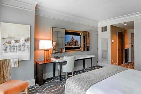 King Room with Roll-In Shower - Disability Access