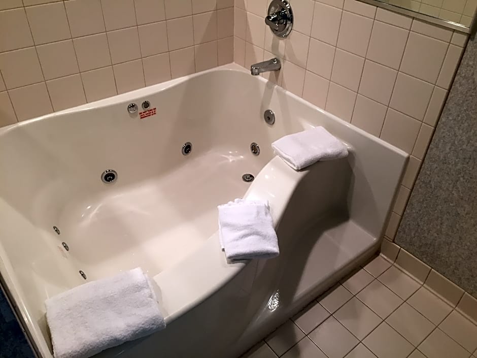 Photo 1 of 7 of 1 King Bed Suite, Nonsmoking