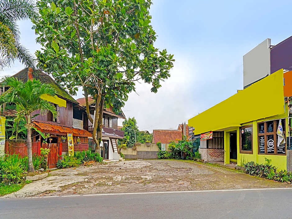 Super OYO Capital O 91810 Hotel Balebat 2