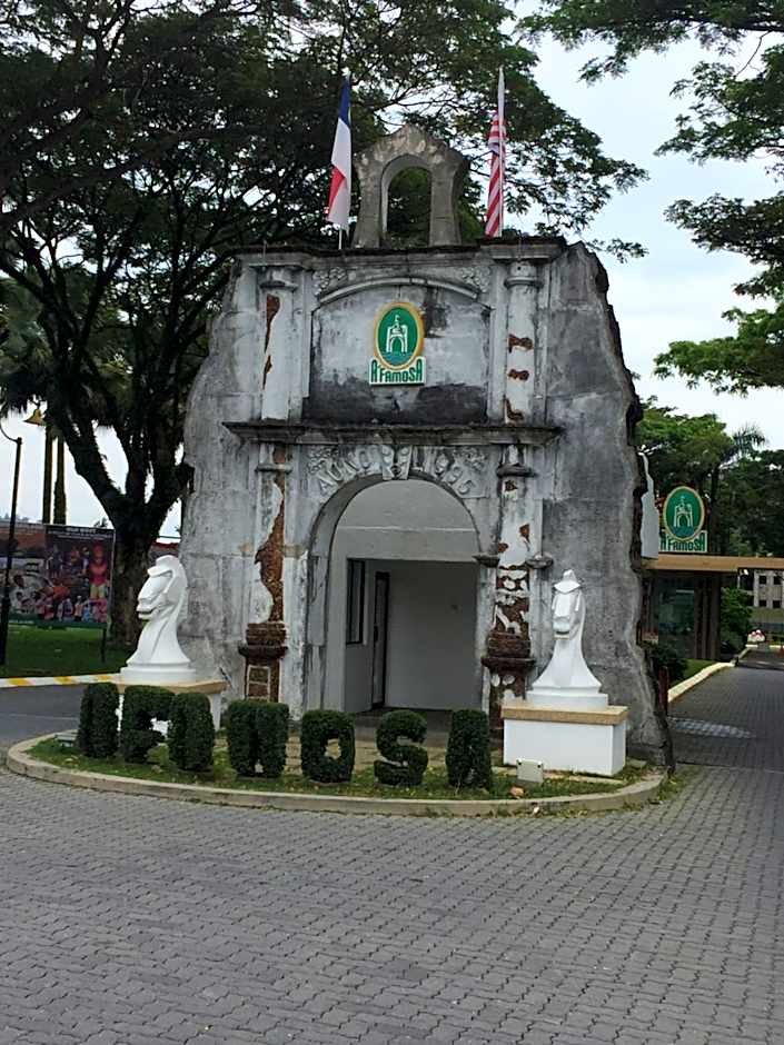 D savoy @ Famosa by MR