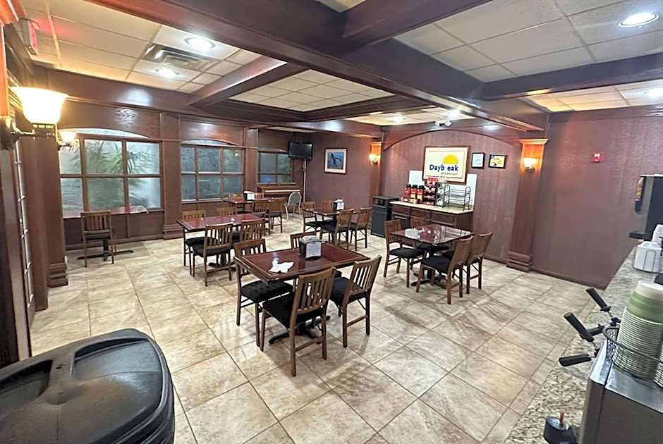 Days Inn & Suites by Wyndham Jennings