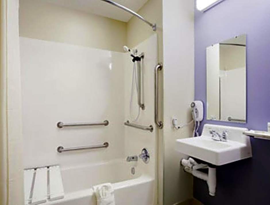Microtel Inn & Suites By Wyndham Chili/Rochester Airport