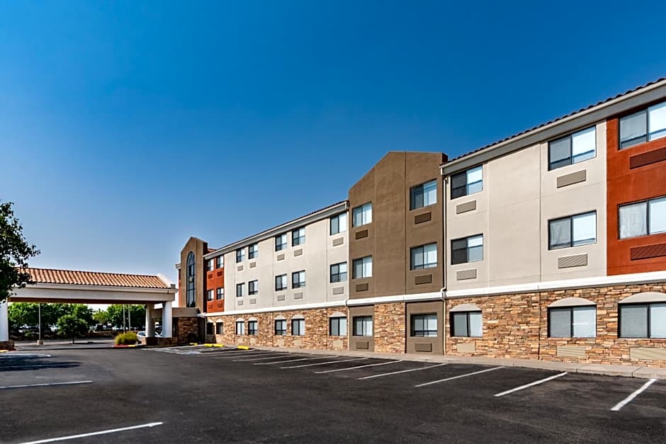 Holiday Inn Express & Suites Albuquerque-N. Balloon Fsta Park By IHG