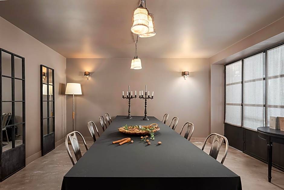 Apeiros Chora Hotel