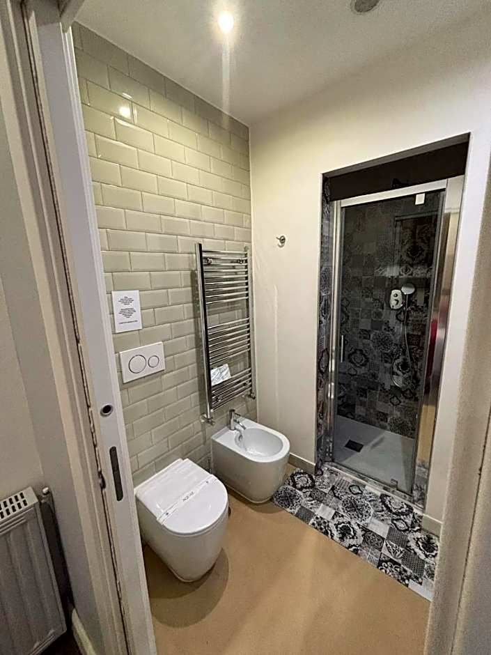 Trevi Contemporary Suite