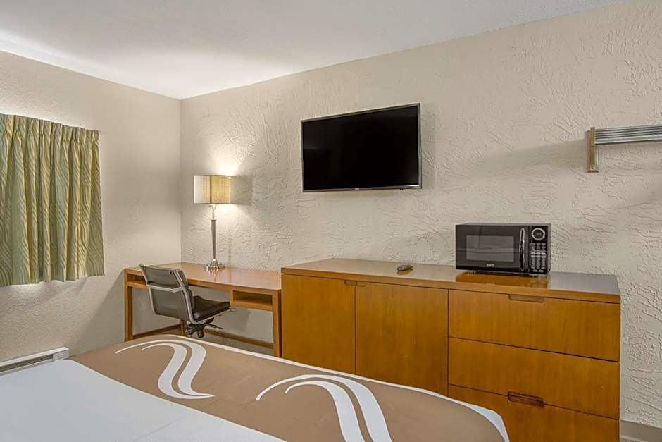 Rodeway Inn & Suites Grand Rapids Southeast