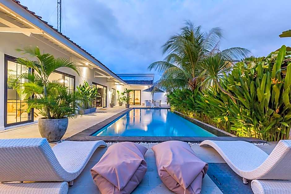 Elegant 3 BR villa huge pool in central Canggu