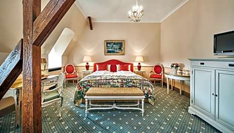Deluxe Queen Room