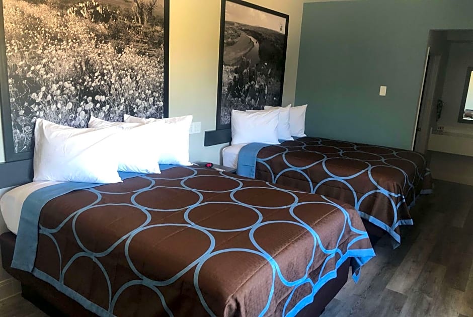 Hotel Blue Spring