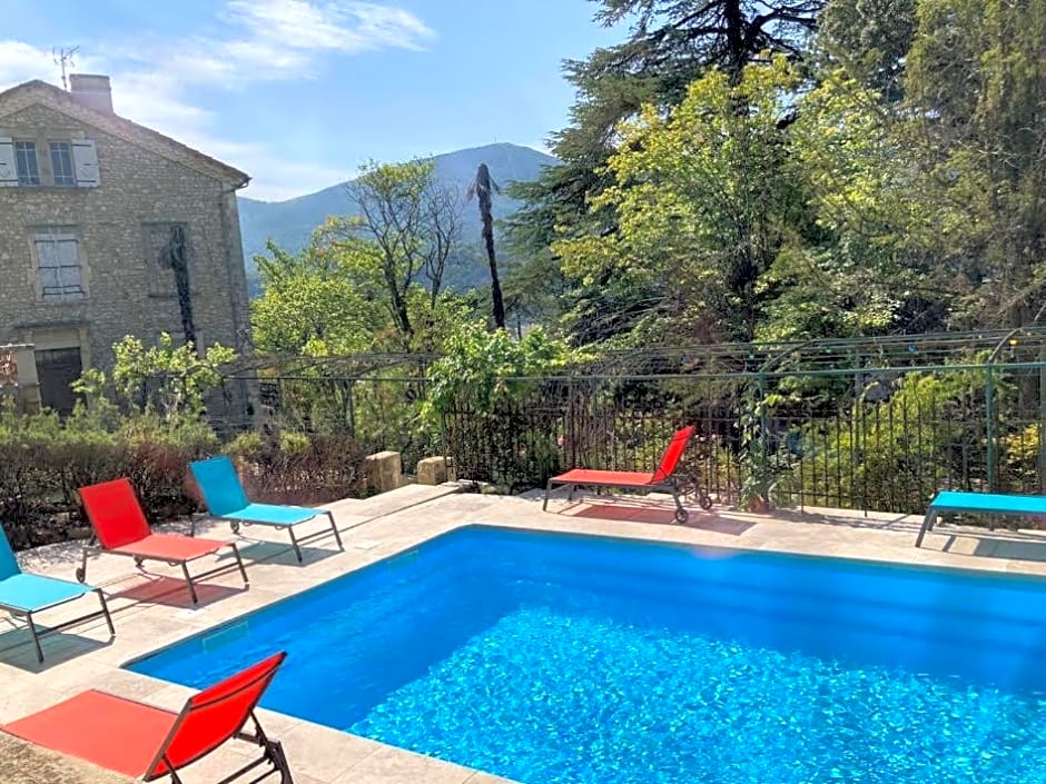 Les Horizons - SPA-JACUZZI - MASSAGE- SAUNA - 4 SAISONS - Piscine chauffée Toute l'année - 800m centre ville Nyons