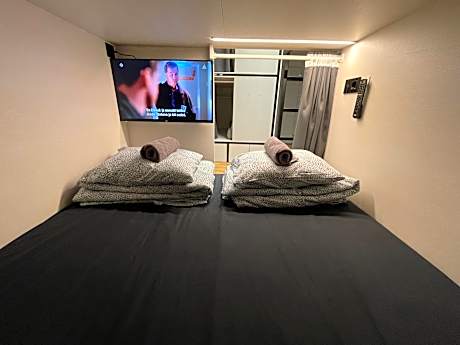 Double Cabin with TV in Dormitory Room