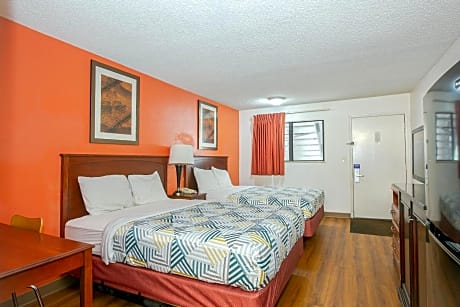 Queen Room with Two Queen Beds - Smoking