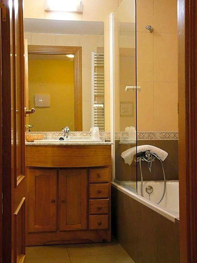 Complejo Turístico Bielsa Hotel y camping