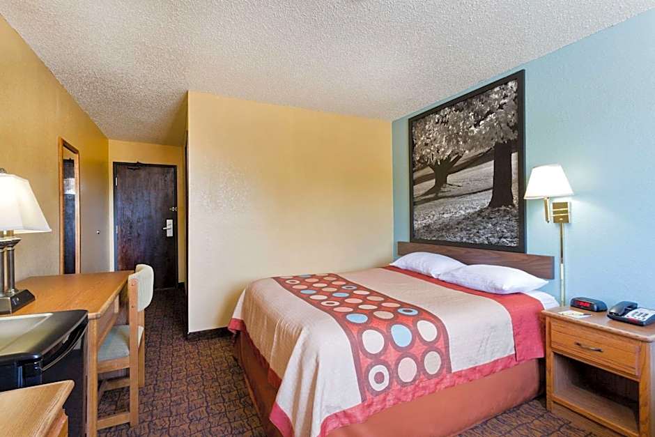 Super 8 by Wyndham Lexington Park/California Area