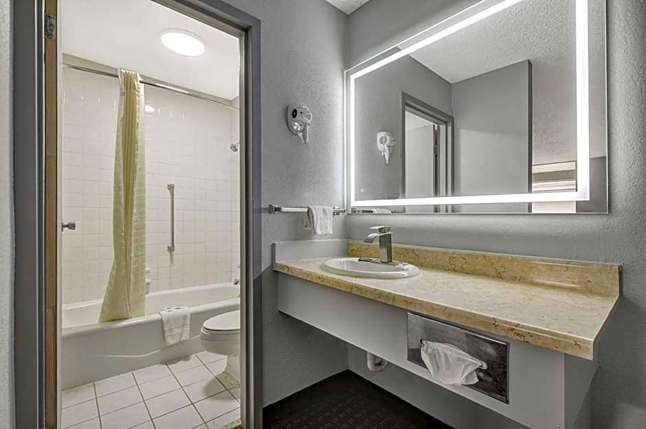 Motel 6 Chickasha, OK