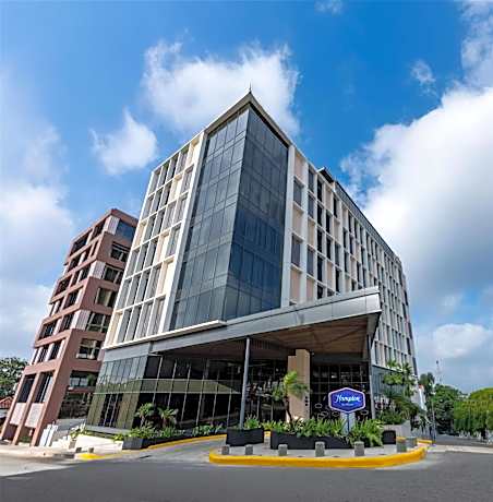 Hampton By Hilton Santiago De Los Caballeros Monument