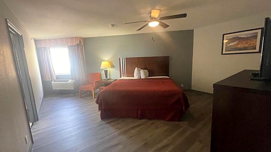 Days Inn & Suites by Wyndham Winnie