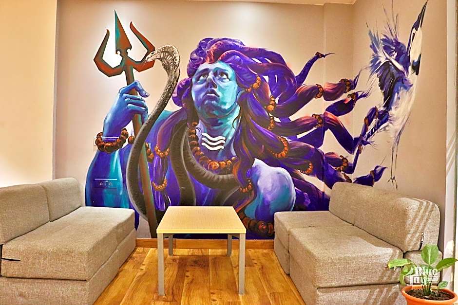 The Blue Jay Hostel - Dorms & Rooms Hotel