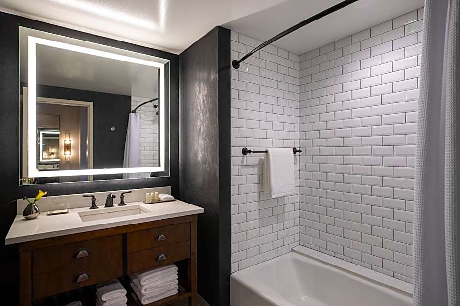 Renaissance by Marriott Philadelphia Downtown Hotel