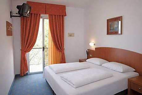 Standard Double or Twin Room with Balcony and side Lake view