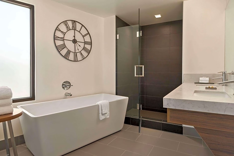 La Quinta Inn & Suites by Wyndham San Luis Obispo Downtown