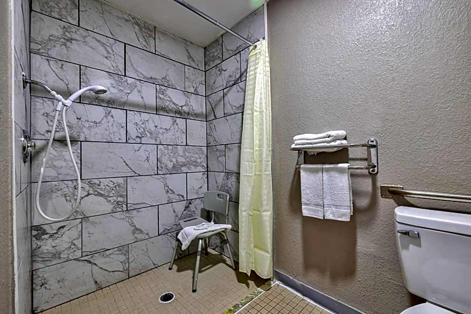 Little Rock Inn and Suites
