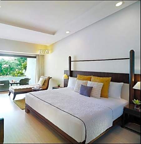 Superior Room Garden View with Queen Bed