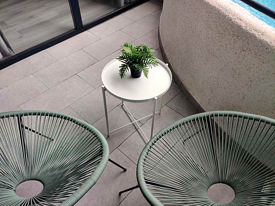 Luxury Apartment with pool view