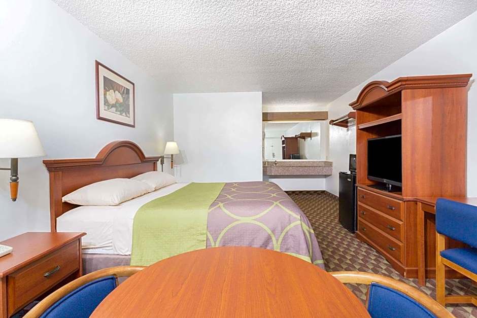 Super 8 by Wyndham Riviera Beach West Palm Beach