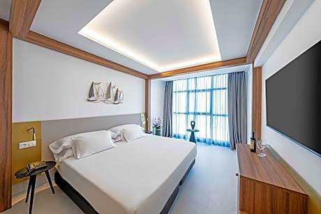 1 King Bed, Superior Room, Sea View