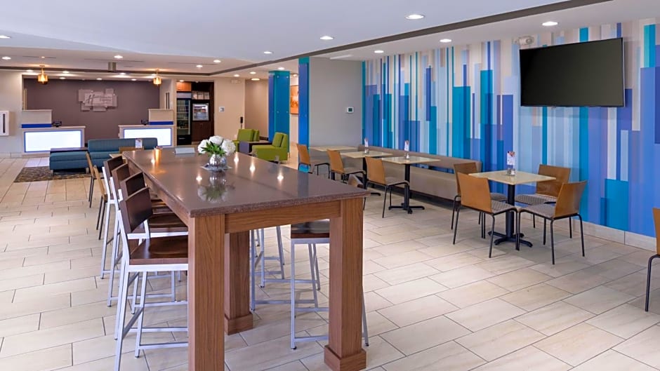 Holiday Inn Express & Suites Lexington Midtown By IHG