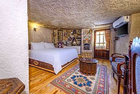 Royal Cave Suite with Jacuzzi