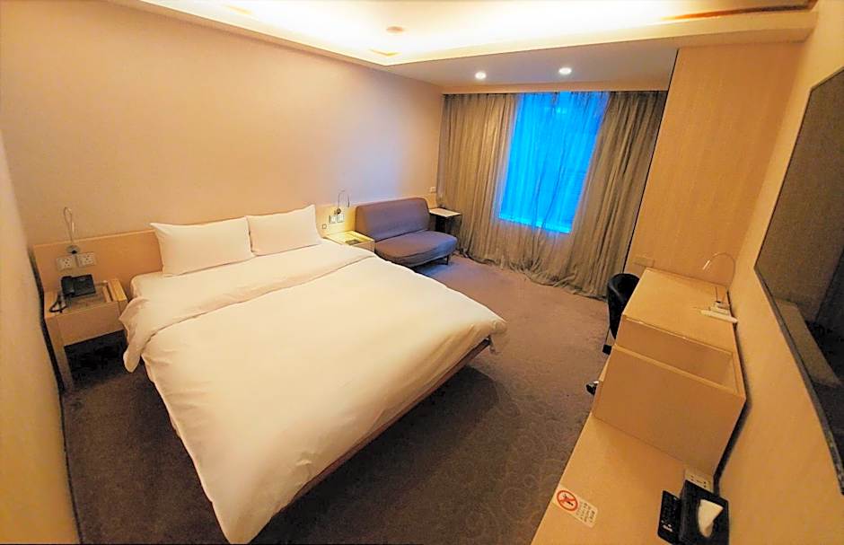 Yomi Hotel - ShuangLian MRT